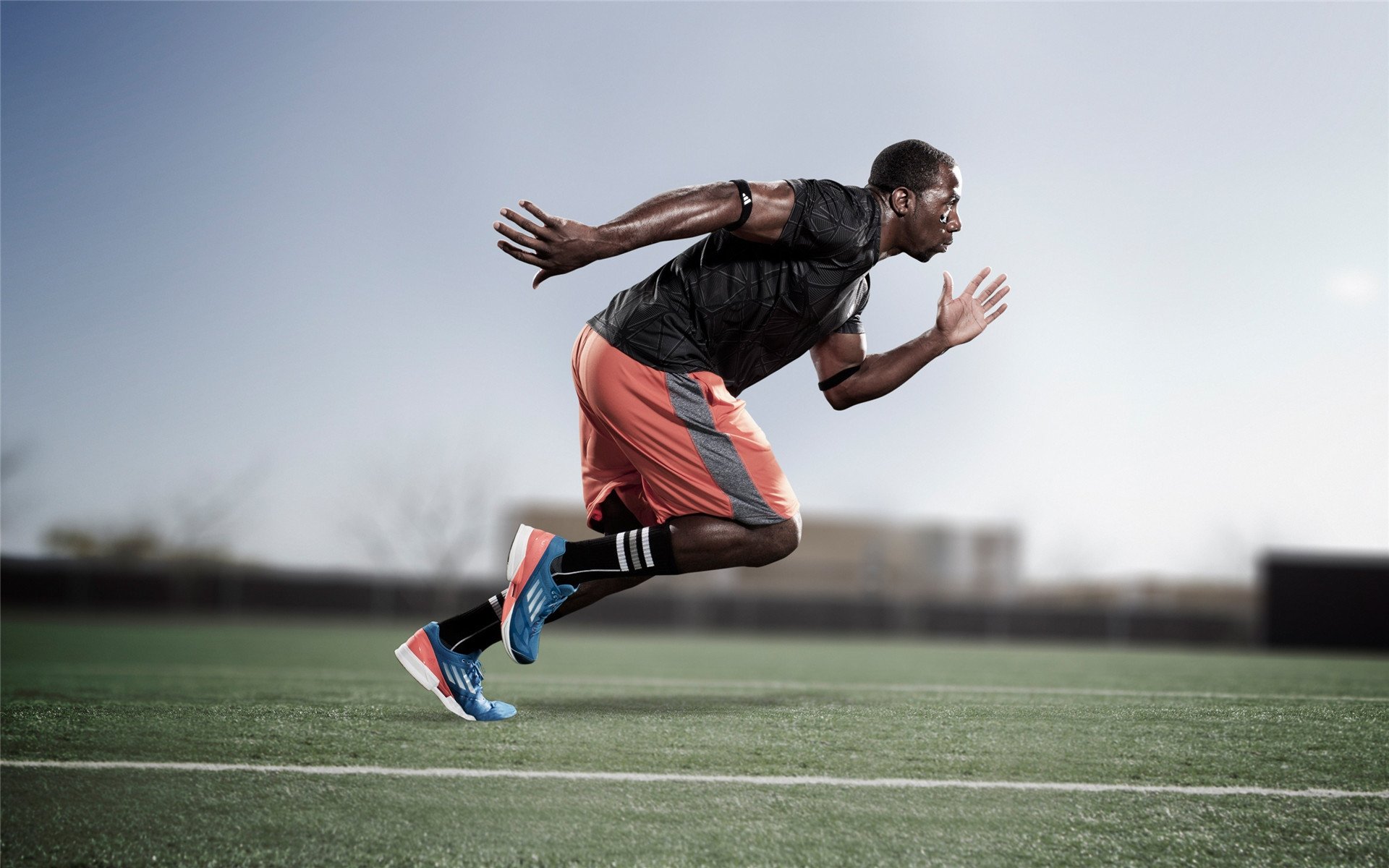 “彭尤蝶泳挑战世界纪录，中国泳坛新力量崛起”